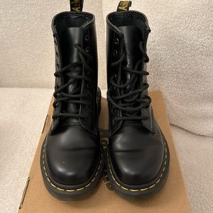 Dr. Martens style 1460 in black